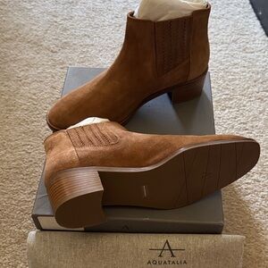 NIB Aquatalia Women's Brown Suede Ankle Booties
